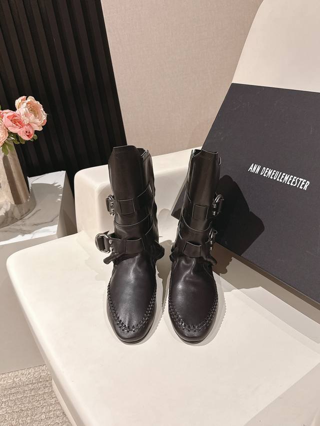 Ann Demeulemesster 2025新款短靴 骑士靴 鞋面采用原版进口牛皮，内里牛皮，原版开模大底 Size：35-41 40 41订做不退换
