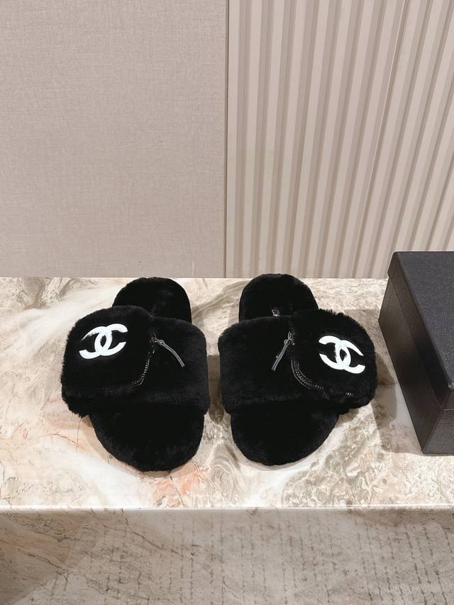 25早秋新款 经典兔毛拖，上脚依然让我心甘情愿剁手入，购入手才会知道它的时髦，人气爆款必须得有它排名，各种博主、网红范搭配尽显眼前，超级推荐款！双层加厚大底，
