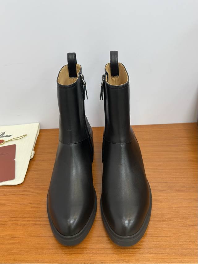 顶级品质 Loro Piana Ss25 New Arrival～ Lp.诺悠雅秋冬新品女士短靴 这款小牛皮材质裸靴，皮质质感柔软舒适，侧拉链设计！尾部皮圈+品