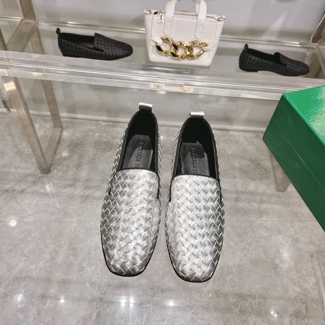 Bv 顶级 情侣款Size: 35-44 女40.男38 45 定做不退换 葆蝶家 真皮大底经典编织豆豆鞋 套脚踩跟两穿 小脚有福了一年四季都可以穿的舒适便鞋，