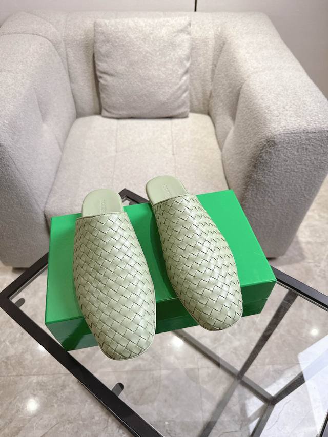 Bv 顶级 情侣款Size: 35-44 女40.41.男38 45.46.47定做不退换 葆蝶家2025秋季专柜同步真皮大底经典编织半拖情侣款 Bottega
