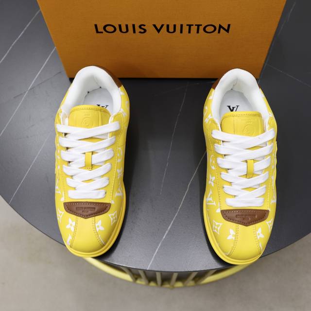 出厂价Pp： Louis Vuitton 路易威登 -高端品质 原单休闲运动鞋 -鞋面：纳帕小牛皮.彩印品牌图腾、鞋身车缝品牌模块、鞋头.鞋舌.后跟；空压品牌L