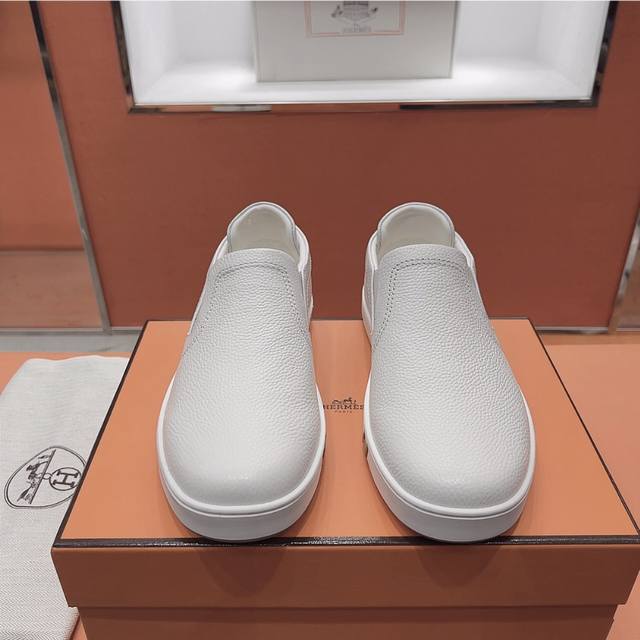 Herme S Ss25New Arrival～ 专柜大热情侣款，H家配货首选鞋履！ 是爱马仕经典款 每一季都会出很多颜色 绝对是最值得买的配货之一 有遇到的男