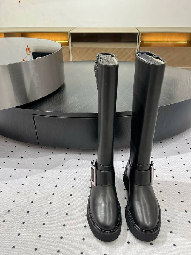全新升级 面料 小牛皮 内里 小牛皮 鞋底 发泡底 优雅风格 创造不一样的感觉 跟高 5.5 Cm 专柜包装 简约气质款式！ Show Bdetails Siz