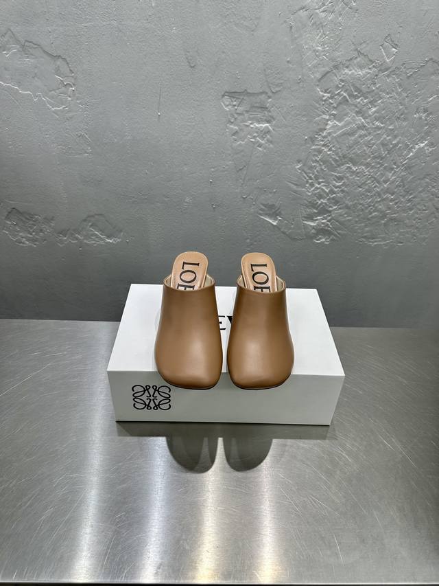 罗意威Loewe 火爆新款 配合整体原版楦型，时尚而个性好穿 颜色超赞 面料：进口混种羊皮 内里：水染牛皮 垫脚：水染羊皮 大底：原版真皮大底 跟: 5.5Cm