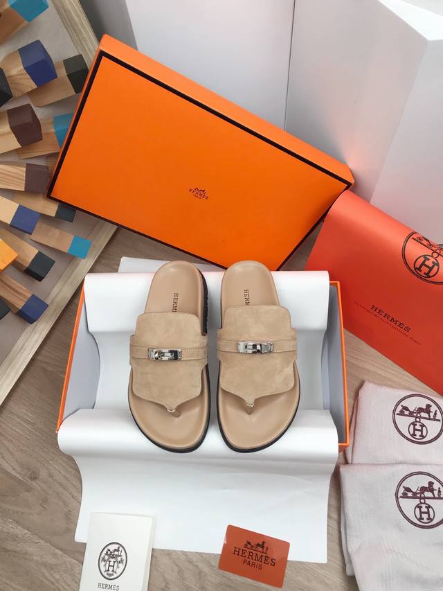 情侣款 Hermes 顶级版本搭扣夹脚拖鞋 呆萌又优美鞋型，行走非常舒适 HermèS 包装升级，版型做工材料升级 Hermes市场最高版本纯手工鞋 顶级产品爱