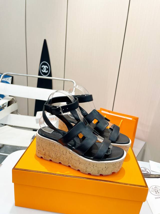 Hermes 爱马仕 春夏新款柜上同步巨献 经典牛皮木糠底厚底松糕凉鞋 H家鞋款 Ss新品~真正的原版购入，拒绝看图做货！矮子乐，超级好穿的松糕鞋，上脚秒增高6