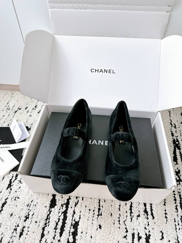 Chanel 香奈儿25 A夏季新款玛丽珍｜专柜正品级｜高级感拉满** 终于等到你！ **香奈儿25 A夏季新款玛丽珍** 登陆发售啦～ 专柜原版1:1开发，*