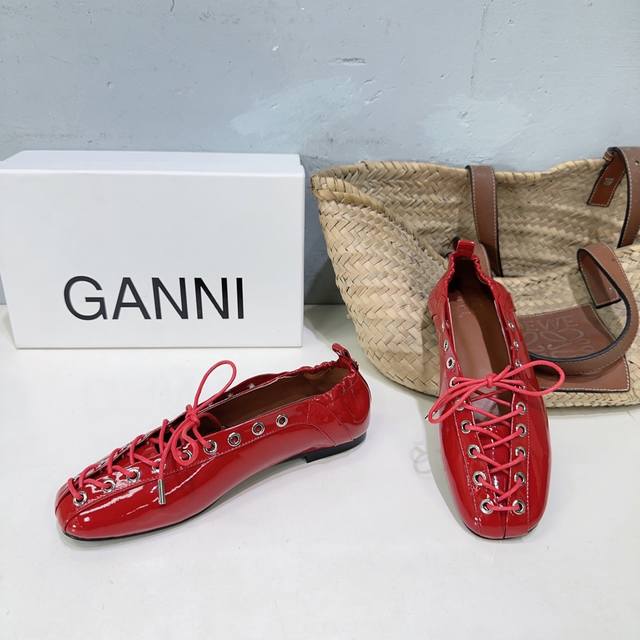 高品质出厂 ！小众潮牌Ganni25春夏走秀款小方头系带平底单鞋！ 一年四季可都以穿的单鞋了来，一双神封的四季鞋 约简复古设计 关键舒是百适分逛街常日可都，不绝
