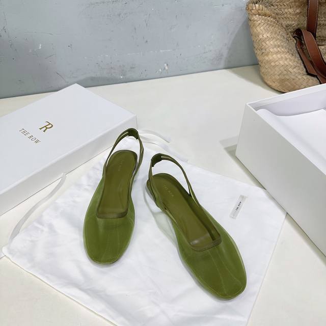 高品质出厂 ！小众潮牌The Row 25春夏新品渔网镂空网鞋方头平底凉鞋！夏天必备神器！ 满满的少女风 既摩登又复古的味道 非常的简约大气 不管是半身裙 连衣