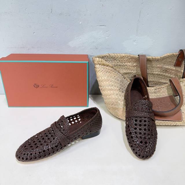 高品质出厂530！顶级品质代购级别！Loro Piana 诺悠翩雅 L 春夏新款牛皮手工编织镂空乐福鞋老钱风复古单鞋！ Leon乐福鞋的设计灵感源自标志性Sum