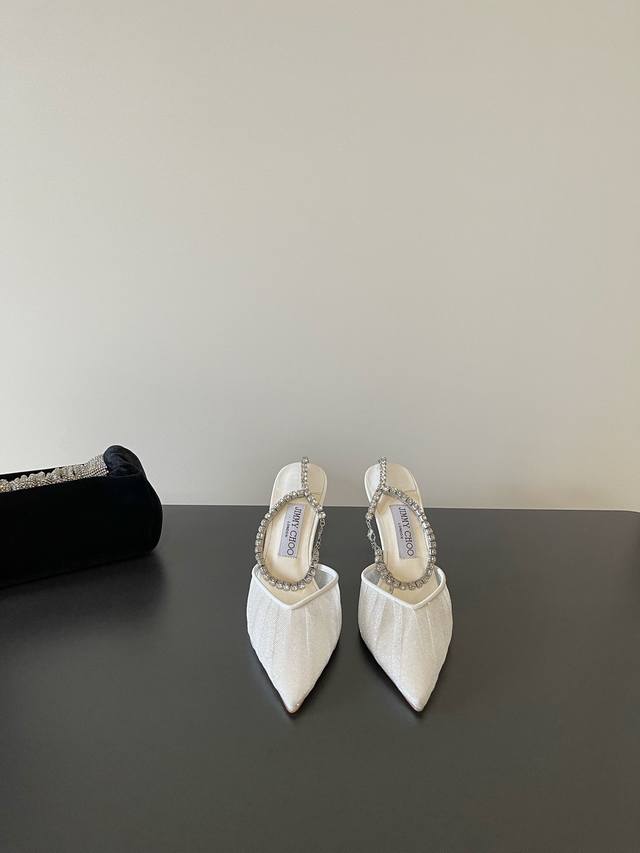 Jimmy Choo 最高品质 最新经典钻石链条 网纱 蕾丝 重工艺水晶单鞋 同步专柜 主打精致 舒适度休闲 甜美 无解风都轻松满足 Blingbling 迎面