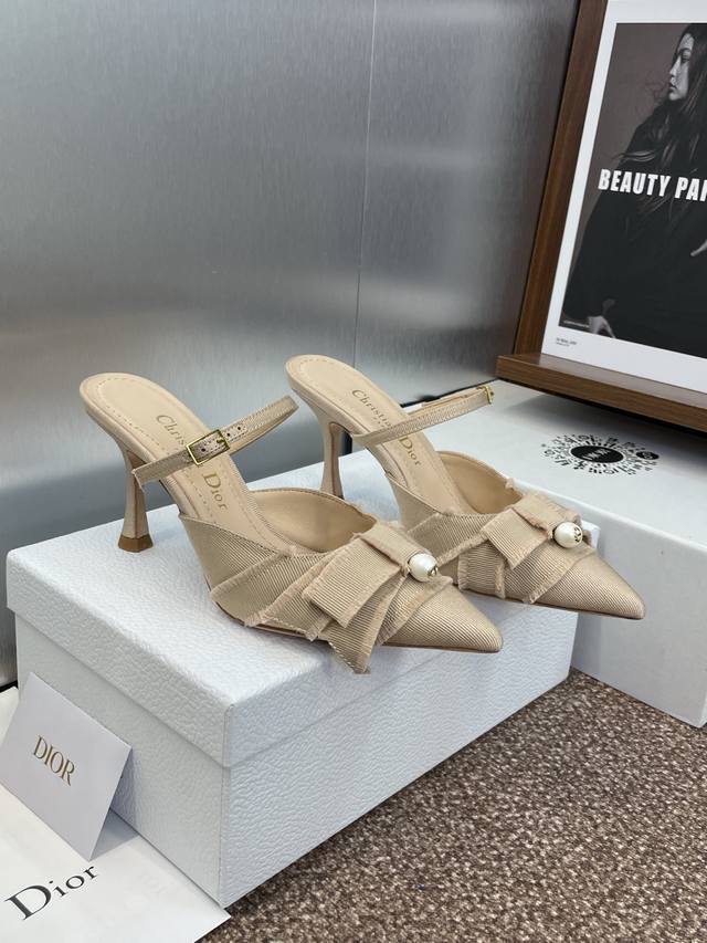 工厂P价P J'adior织带女鞋 Dior 迪奥 2025春夏走秀新款Adiorble女鞋 Cd明星同款时尚流苏蝴蝶结尖头珍珠字母Logo五金扣高跟后空凉拖鞋