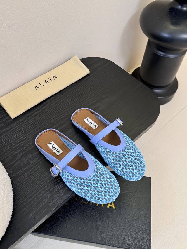 Alaia 走秀款平底芭蕾舞鞋 章小蕙同款 甜酷芭蕾风 人气超高的一款芭蕾舞鞋，浪漫又迷人 舒适百搭 原版订制网纱 羊皮内里 私模橡胶防滑大底 码数：35-39