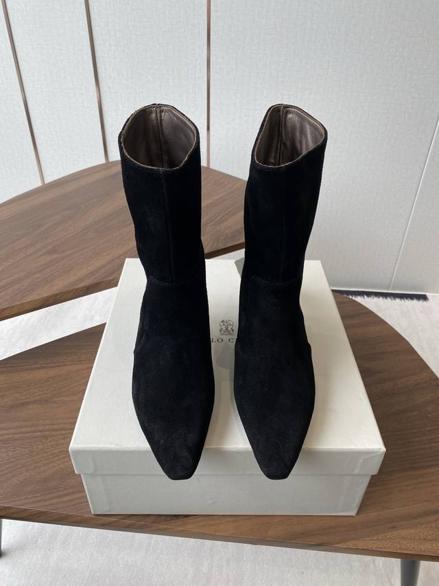 Brunello Cucineli Ss25New Arrival～ 秋冬新款系 尖头 短靴 上脚帅气舒适 秋冬一定要有一双Bc的战靴 Bc家的品牌鞋子设计基本