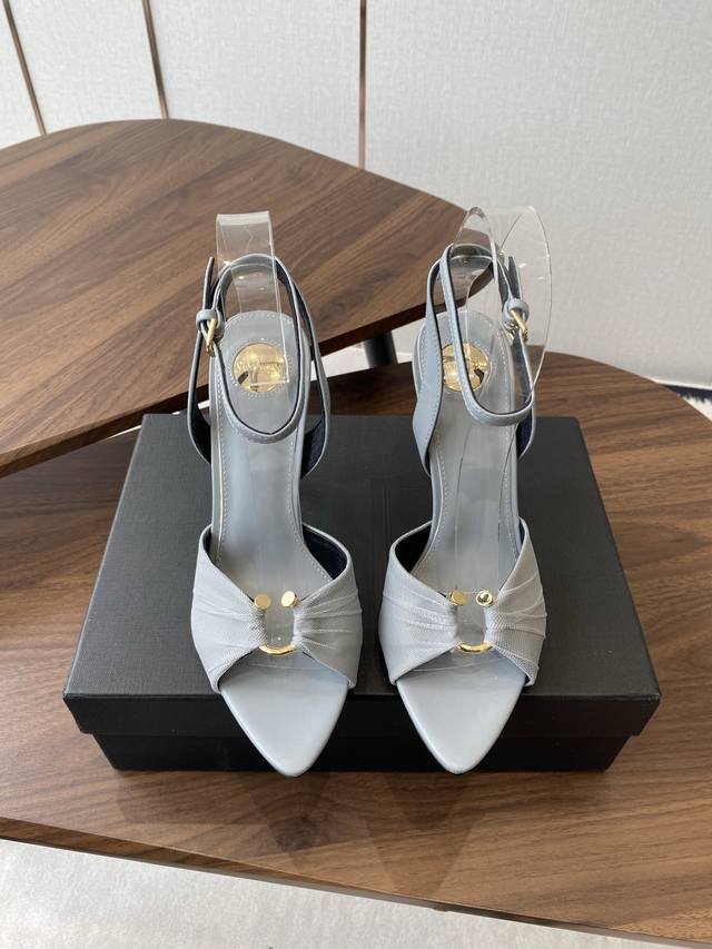 拖鞋 凉鞋 Ysl 圣罗兰 Saint Laurent 25Ss 春夏 新款凉鞋 拖鞋 圣罗兰春夏新款 Melody 尖头拖鞋 很难不爱这款啊... 真的炒鸡喜