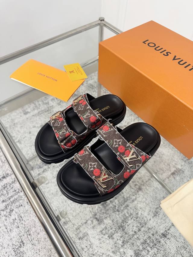 顶级版本：女款 Lv路易威登 L家 驴牌Pool Pillow Comfort系列 魔术贴 老花 厚底 凉鞋 拖鞋 原版购入开发 做货 本款 Pool Pill