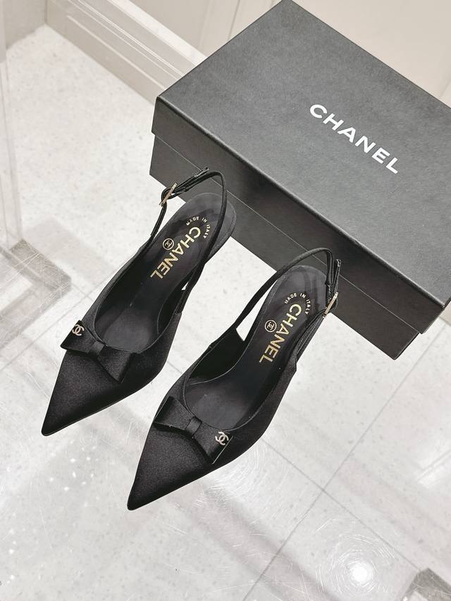 顶级版本 Chanel香奈儿25A春夏新品蝴蝶结单鞋 超多明星时尚博主种草 夏天必备 大爆款已经被它的美貌折服 尖头设计蝴蝶结点缀有时装鞋随性自然 又彰显品牌特