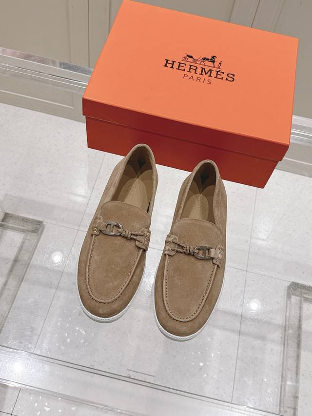 顶级版本：女款 男款 Hermes爱马仕 Lgnacio系列 情侣款 乐福鞋 休闲 运动鞋 原版购入开发 做货 这款小牛皮乐福鞋，饰有皮革编绳和“Chaine