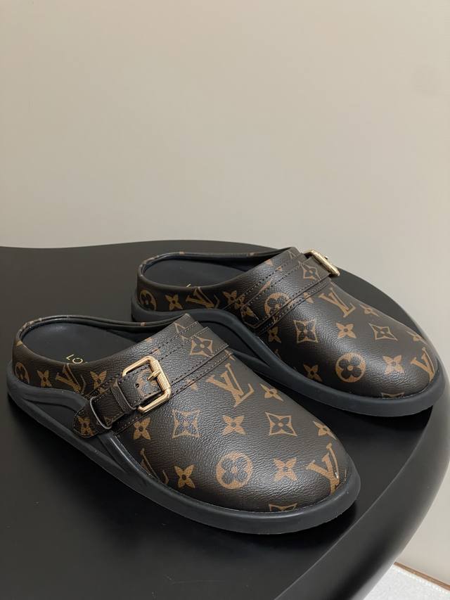 顶级品质 25Ss早秋新款Louis Vuiteeon Lv Lv To-Go Comfort 平底凉拖鞋 包头老花勃肯半拖鞋 Lv To-Go Comfort