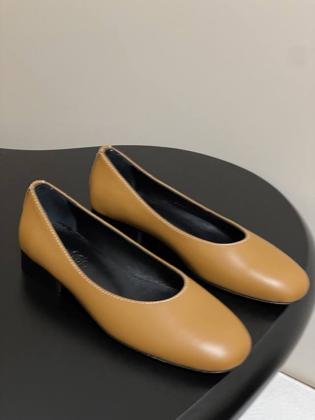 顶级品质 Hermes 爱马仕 H家25S早春新款 Liz系列极简风芭蕾舞鞋小圆头玛丽珍平底单鞋 小圆头设计经典且时尚，能够在视觉上拉长腿部线条，使双脚看起来更
