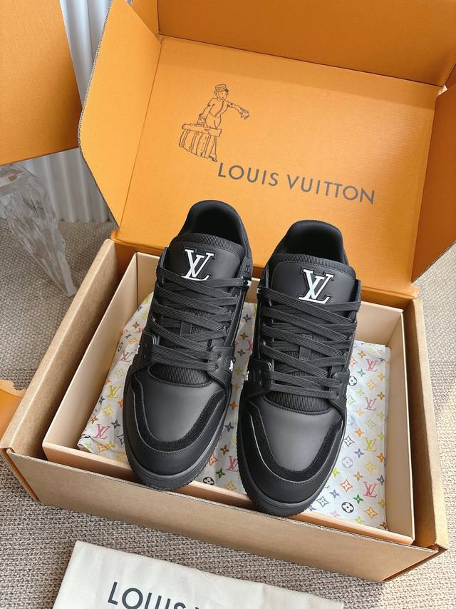 Louis Vuiton 路易威登 新款 Lv Trainer系列板鞋篮球鞋 Lv Trainer运动鞋是由设计师Virgil Abloh由复古篮球鞋激发的经典