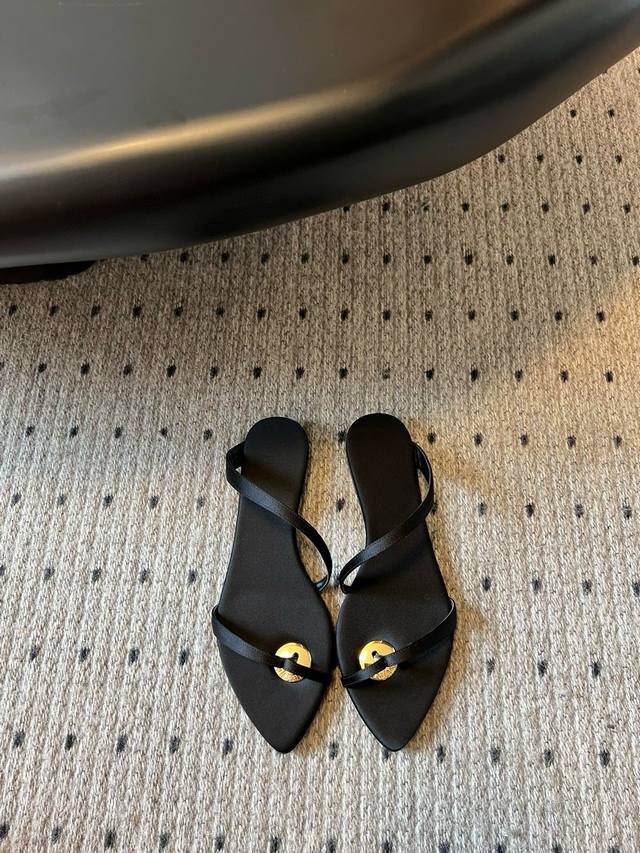 Saint Lauren* 25 新款 平底金属带子拖鞋 Ysl 独家对版工艺 原版开模金属后跟Logo片 区别市场版缝皮的 平底鞋狂热爱好者 Ysl 小豹纹