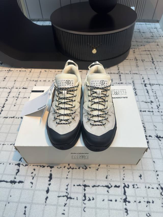 Salomon Mm6 萨洛蒙联名马吉拉 X-Alp系列 情侣款 户外 休闲 运动鞋 原版购入开发 做货 这款由Mm6全新演绎的X-Aip专注于其空气动力学的外