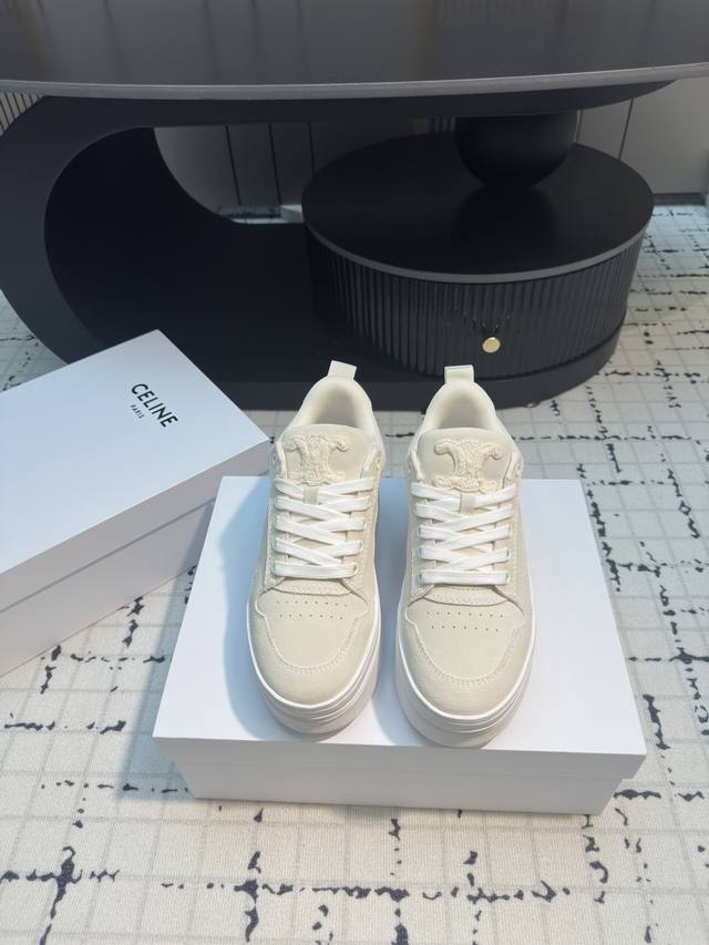 Celine赛琳厚底面包鞋2025女凯旋门徽标系带简单舒服 干净利落，增高显腿细，无论是单穿还是搭配阔腿裤，高街又复古一起来做Celine女孩 鞋面：原版牛皮