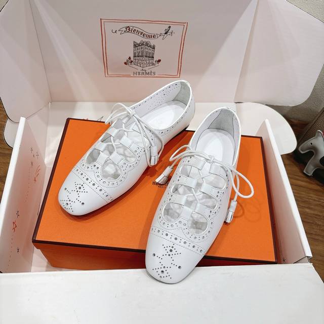 Hermes... 平底凉鞋 2025新品+爆款系列 真皮大底，独家开模五金扣，进口牛皮 春夏拼色兼具颜值舒适度的单品！ 渠道货源 女码35-39 可订做40