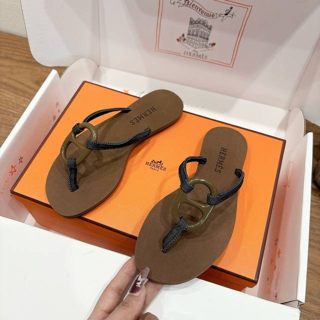 Hermes... 猪鼻子 2025新品+爆款系列 原版大底，独家开模，顶级品质 春夏拼色兼具颜值舒适度的单品！ 渠道货源 女码35-39 可订做40 41