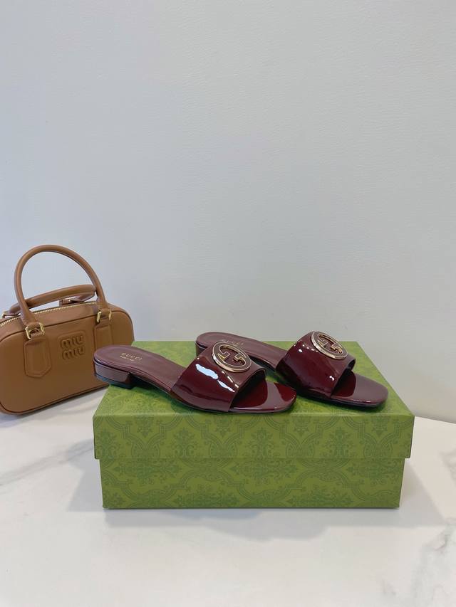 Gucci 古奇 2025Ss新款凉鞋，每个细节皆经过精心细致打造，网红打卡必备品 面料：品牌双G布艺 内里：高端定制羊皮 大底：意大利进口真皮大底 尺码：35