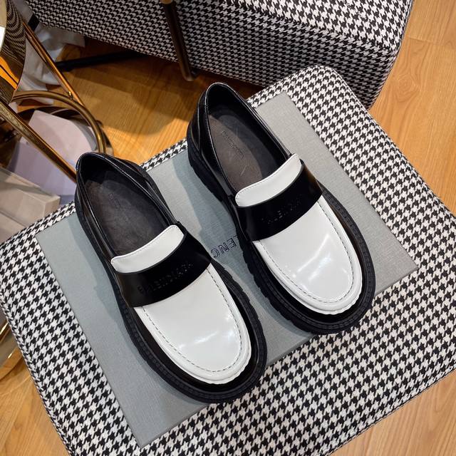 Balenciaga 巴黎世家 素面清新乐福鞋 拥有不羁感 日常百搭，摩登，逆风，性冷 牛皮开边珠面料，羊皮内里垫脚，印字Logo橡胶厚底，Size 35-39