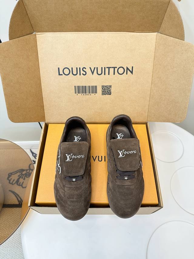 Louis Vuiton Footprint Soccer 运动鞋 足球鞋 德训鞋 Pharrell Williams 从足球运动中汲取灵感 倾情推出 Lv F