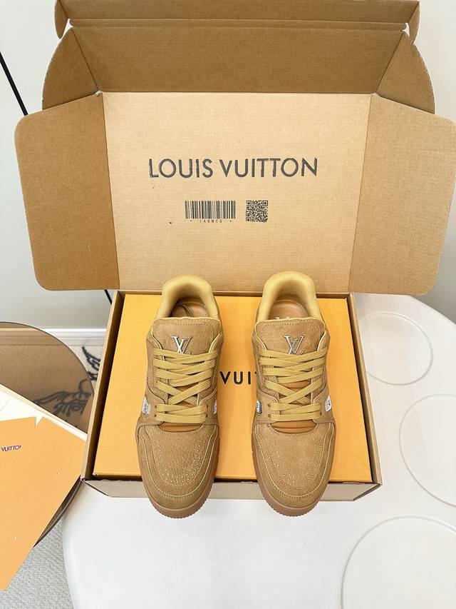 顶级品质 配飞机盒 Louis Vuiton 路易威登 新款 Lv Trainer系列板鞋篮球鞋休闲运动鞋 此款Lv Trainer运动鞋是由设计师Virgil