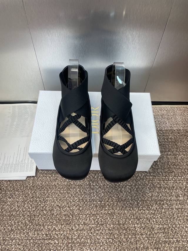 工厂P价P 迪奥 Dior 2025春夏新款D-Fall芭蕾舞娃娃女单鞋 Cd字母Logo交叉带平底方头拼色跳舞鞋 市面顶级版本 材质：鞋面进口小牛皮 进口定制
