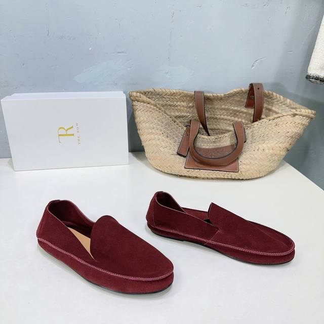 高品质出厂 ！ 小众潮牌！The Row25秋冬新品小众复古简约平底乐福鞋奶奶鞋！ 此款奶奶鞋有种慵懒随性的感觉，很随意的时髦，好穿不磨脚，延续了一贯的极简风格