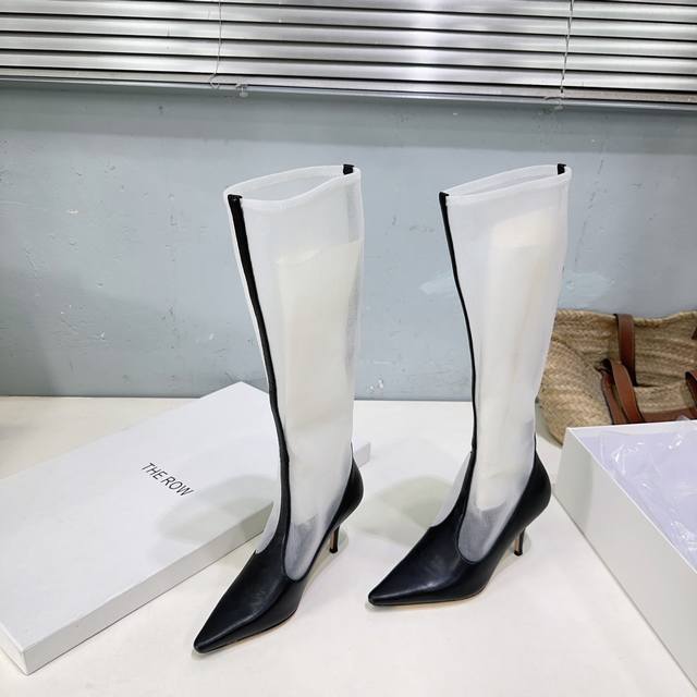高品质出厂 ！顶级品质The Row25春夏简易网纱小尖头猫跟高跟长靴 这款秋冬靴简直是可以被叫做断货王！一直是为数不多能把各种性冷淡风的高级色彩玩到极致的品牌