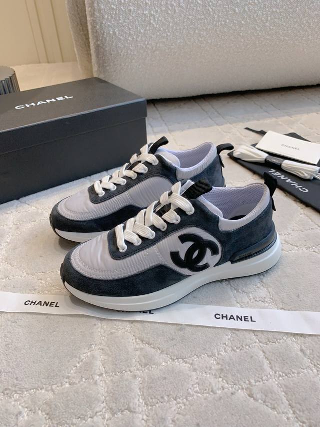 Chane*新款运动鞋 Coco女孩必入 永远可以相信香奈儿设计师的眼光 上脚绝绝子 舒适度满分 上脚无压力 尺码35-39 40 41 42定做