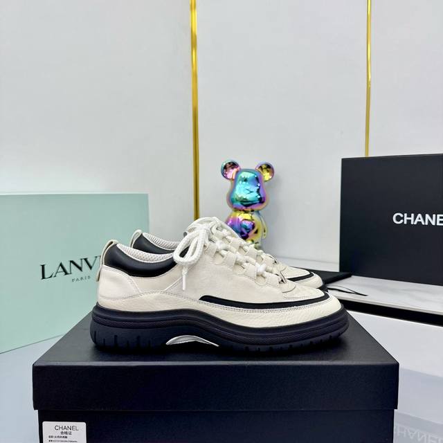 Chanel 25C早秋度假款新鞋型休闲鞋 一双舒适的鞋子能给自己减少脚下的劳累，新款Very 百搭 不管是日常穿搭，姐妹聚会 职场通勤，户外运动及各种场合都是