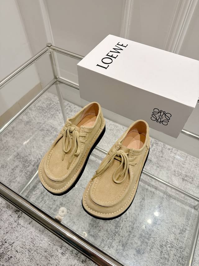 顶级版本：女 男 Loewe 罗意威 25Ss秋冬新款明星同款绑带复古英伦风休闲鞋乐福鞋 原版购入开发耗时2月完美呈现，这将是引爆早秋的第一款爆版，值得拥有。独