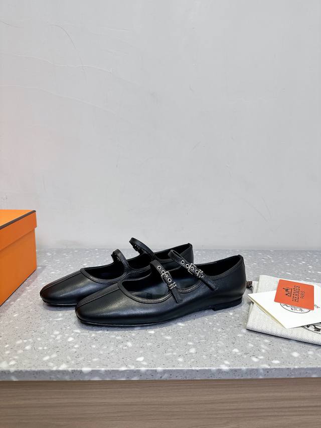 东莞货 配官网同步飞机盒包装 爱马仕 Hermes 25Ss春夏新款 猫跟 玛丽珍鞋 无疑是近年来爆火 的鞋子， 与鞋身形成低调的撞色感，造型简约又富有高级复古