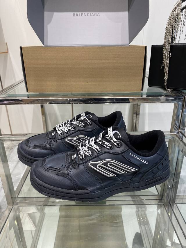 Balenciaga巴黎世家 25Ss最新Hamptons系列 情侣款破损 做旧 休闲 运动鞋 原版购入开发 做货 Hamptons Sneaker这款新鞋延续