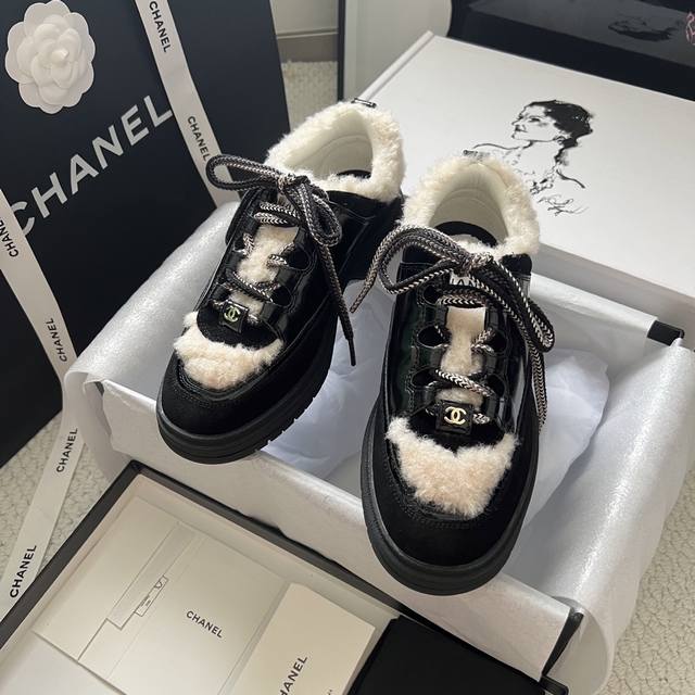 Chane* Chanel 香奈儿最新款运动鞋 这季超实搭黑白双色休闲运动鞋 哪哪都断货 极致细节 实物超有质感 重工系 关于材质. Fabric Conten