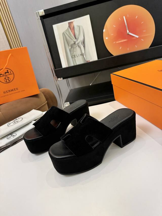 HermèS 爱马仕经典防水台H 坡跟厚底拖鞋鞋 极约复古的设计 浓厚的异域风情 时髦感十足、随便上脚都很有腔调 简简单单的款式随便搭配一下高级感就很棒 百搭的