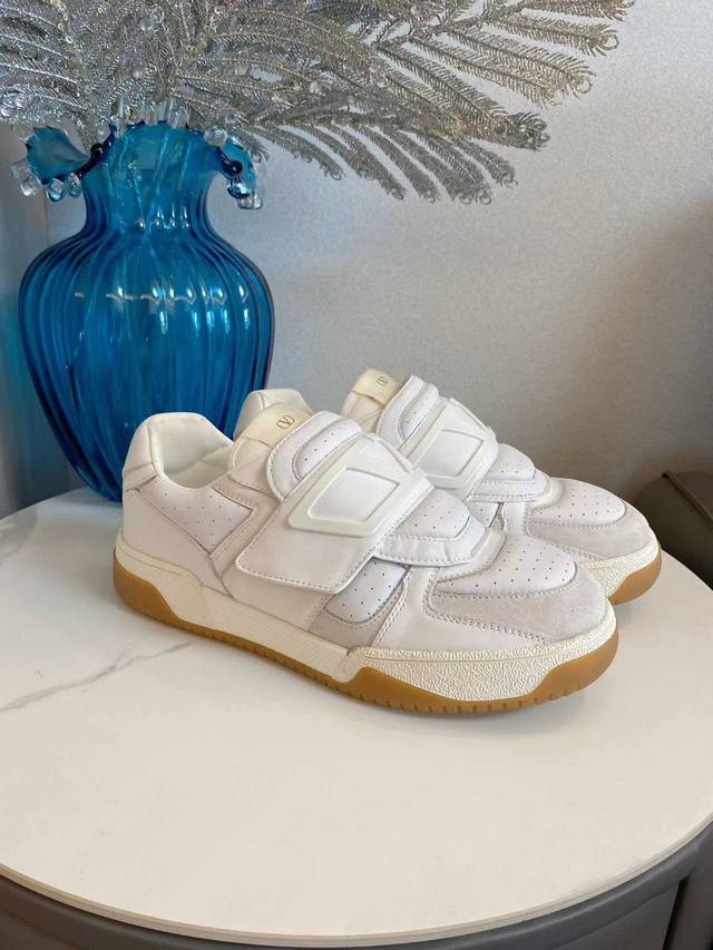 Valentino 华伦天奴最新休闲运动鞋，码数：38-46 工厂P价