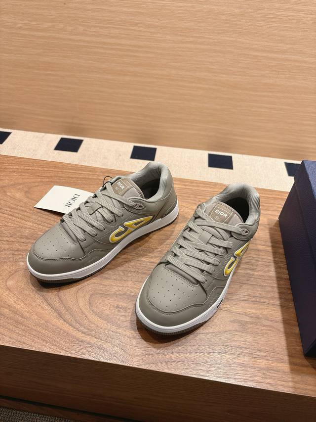 Dior And Kaws B57 Dribble低帮运动鞋 -限量编号版 明星周杰伦同款 原版 P40,000买入3双Zp 代购级别 配原版包装飞机盒 这款