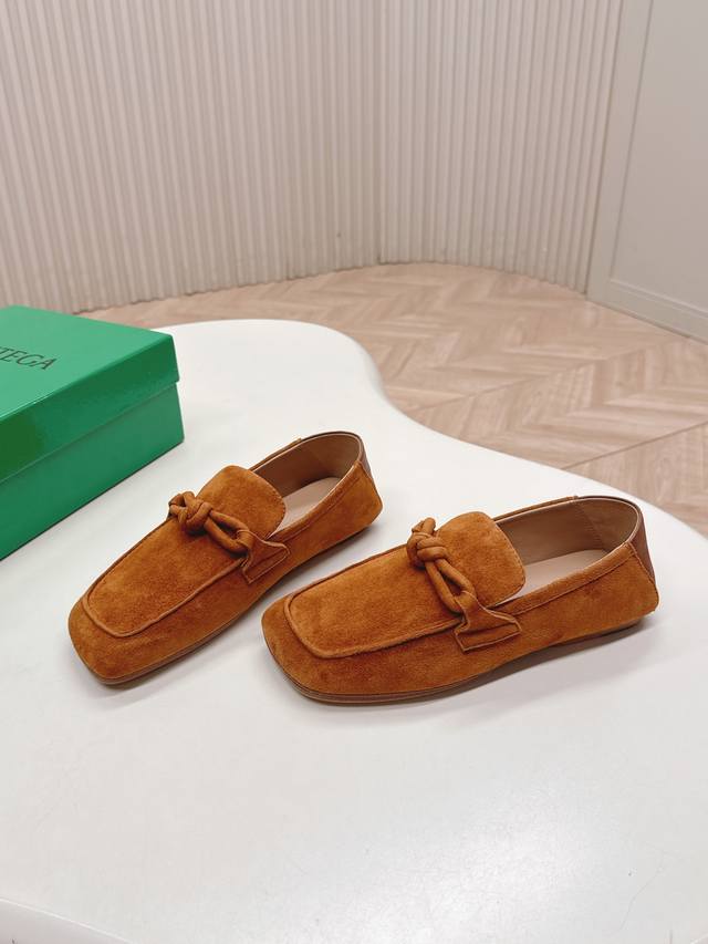 女 男 Bottega Veneta Bv25Ss新款 阿甘鞋 德训运动鞋 情侣款 高级绒面打造，灵感来自复古，全新演绎经典，轻便、舒适、透气的四季必备单品 无