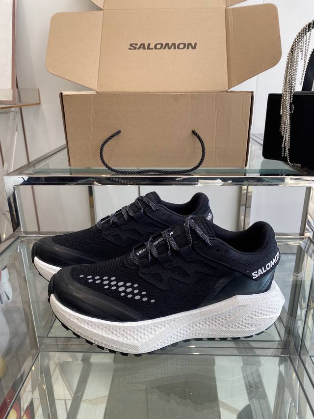 Salomon 萨洛蒙 第三代 Aero Glide 3 Grvl 鞋面 Grvl版本编织更加紧密、外侧的压胶也有防污防泼水的功效 透气性很好 鞋头和中足较宽