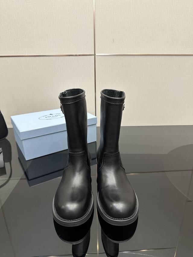 顶级品质 Prad A Fw24 New Arrival～ P家24秋冬厚底切尔西短靴 加厚锯齿边，太赞了 小牛皮鞋面，小牛皮内里！ Size 35-41 40